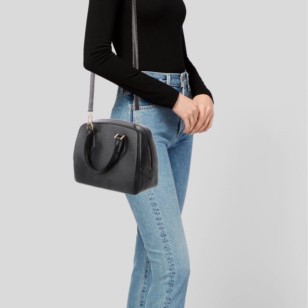 Louis Vuitton Purse - Picture 5 of 5